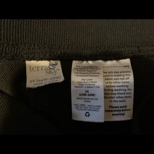 3X (24W-26W) Terra Sky stretchy pull-on black jeans, good used condition.